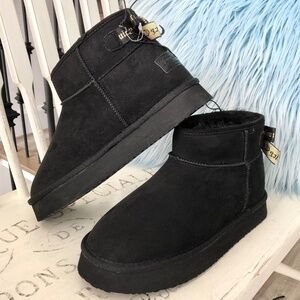 Juicy Couture, Womens Olden Mini Platform Faux Suede Boots, Pull On, Size 9, NEW